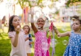 Come Creare un Angolo Gioco Sicuro per i Bambini in Giardino